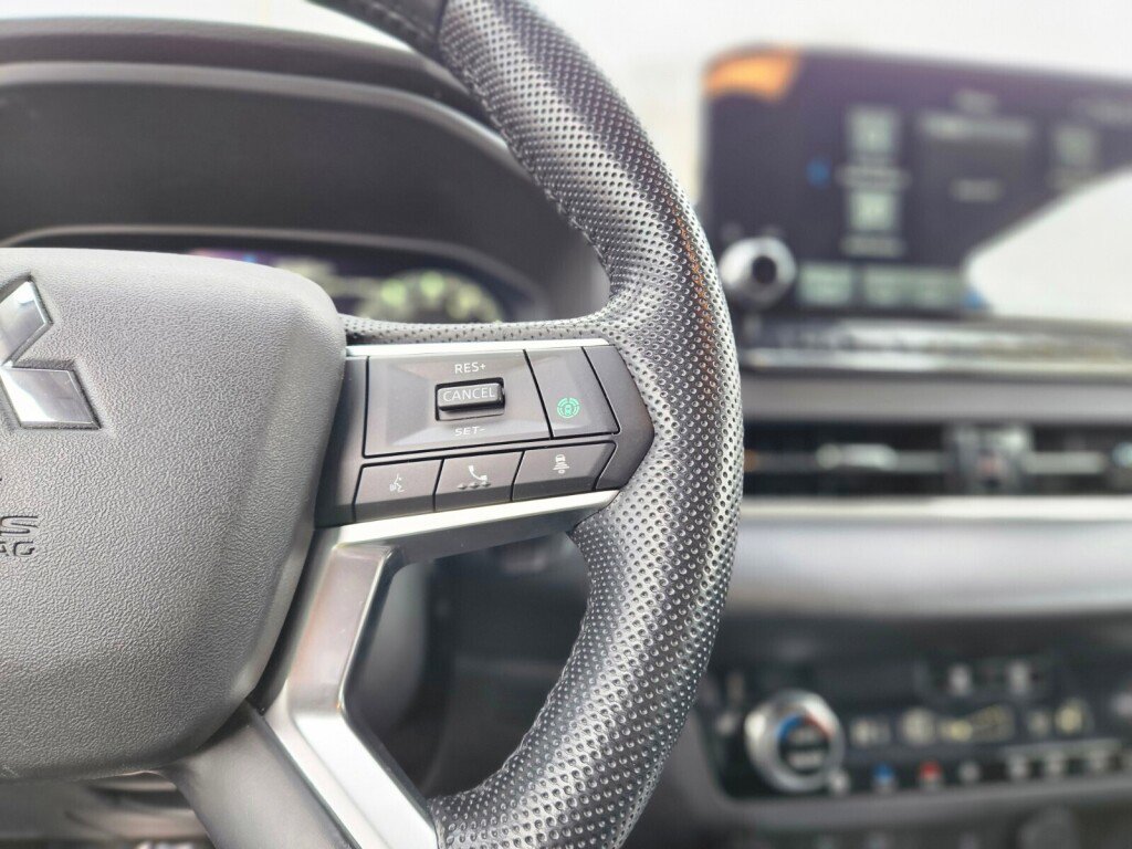 Used 2023 Mitsubishi Outlander SEL image 25