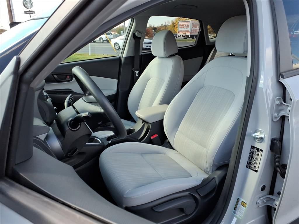 Used 2022 Hyundai Kona SEL image 3