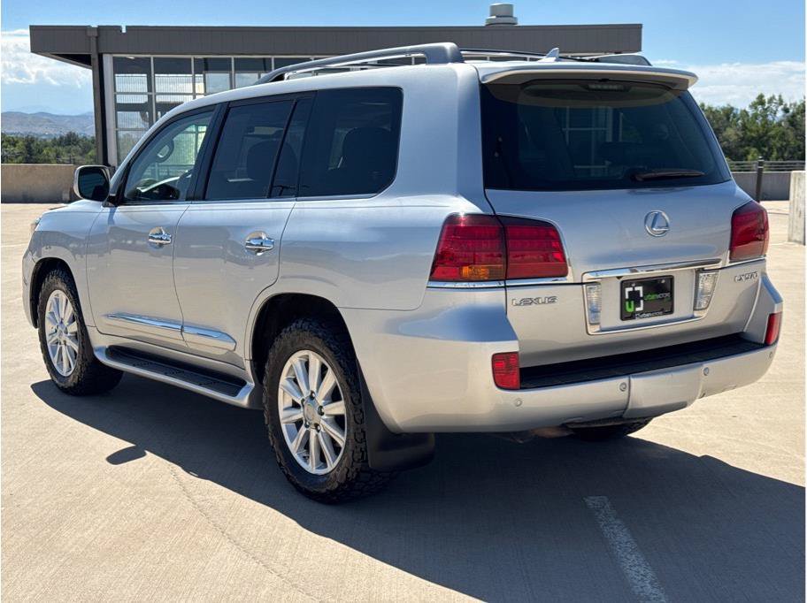 Used 2009 Lexus LX 570 4WD w/ Preferred Accessory Pkg image 6