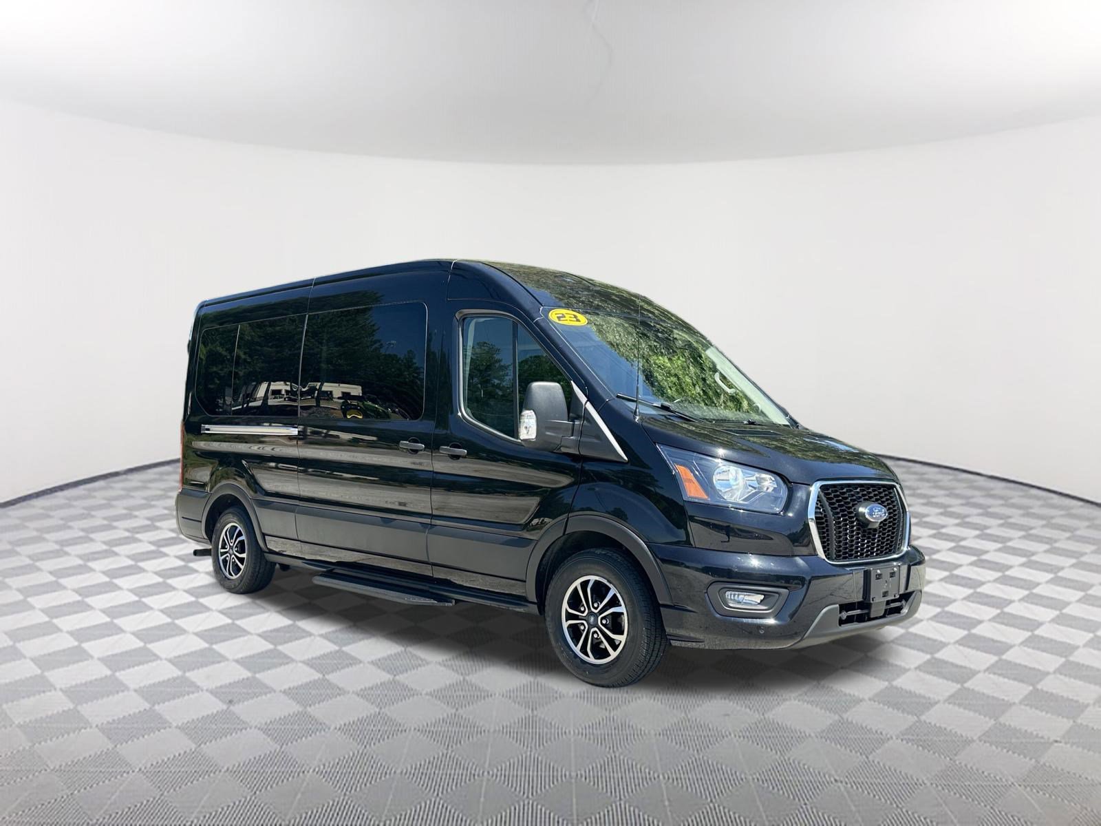 Used 2023 Ford Transit 350 XLT RWD image 4