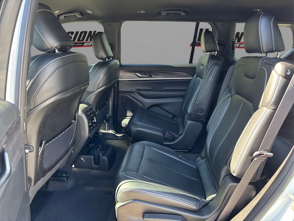 Used 2025 Jeep Grand Cherokee L Limited w/ Black Appearance Package image 10