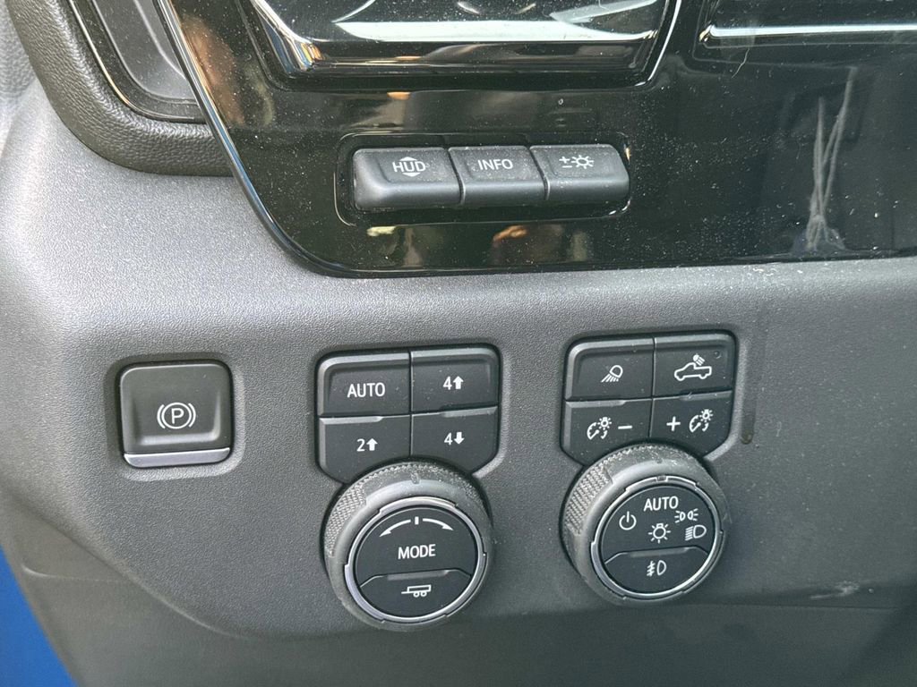 Used 2022 Chevrolet Silverado 1500 ZR2 w/ Technology Package image 27