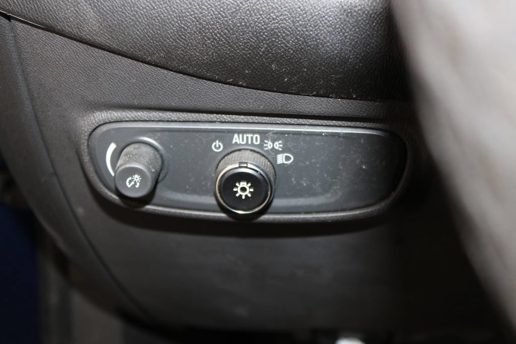 Used 2023 Chevrolet Equinox LT FWD image 19