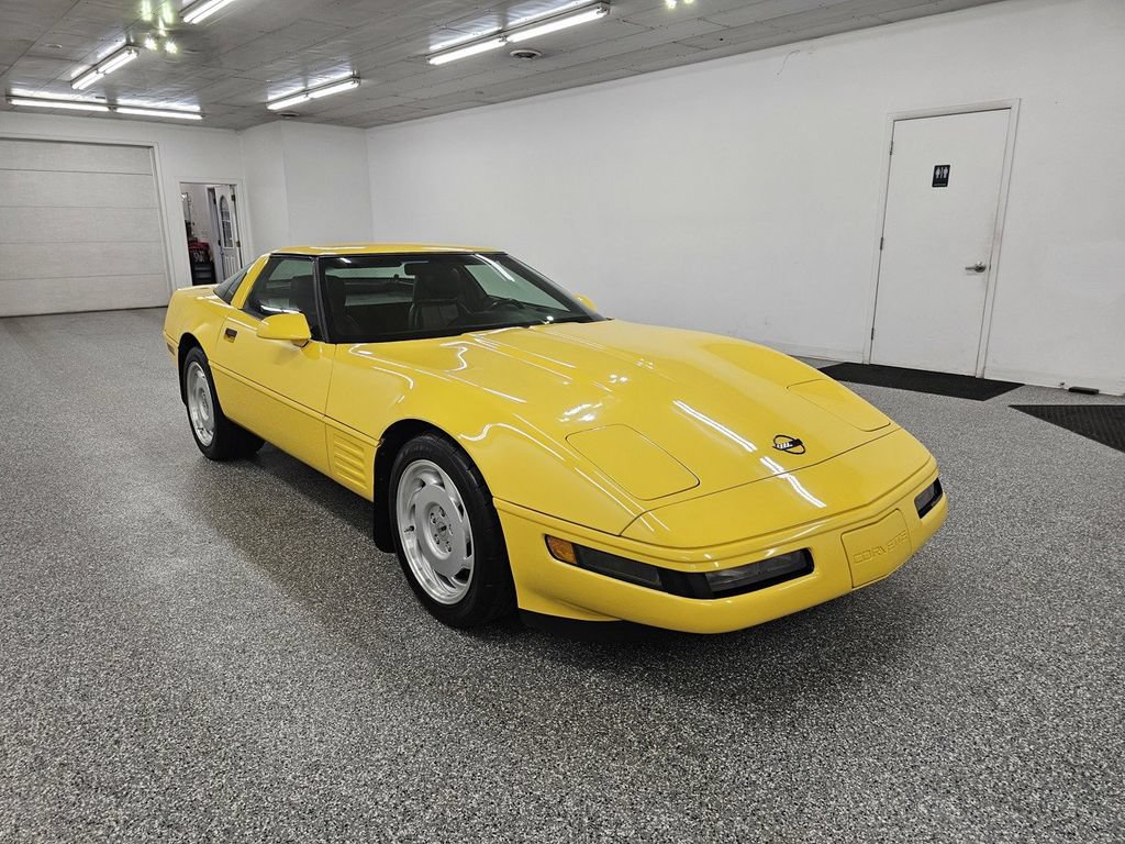 Used 1991 Chevrolet Corvette Coupe RWD image 3