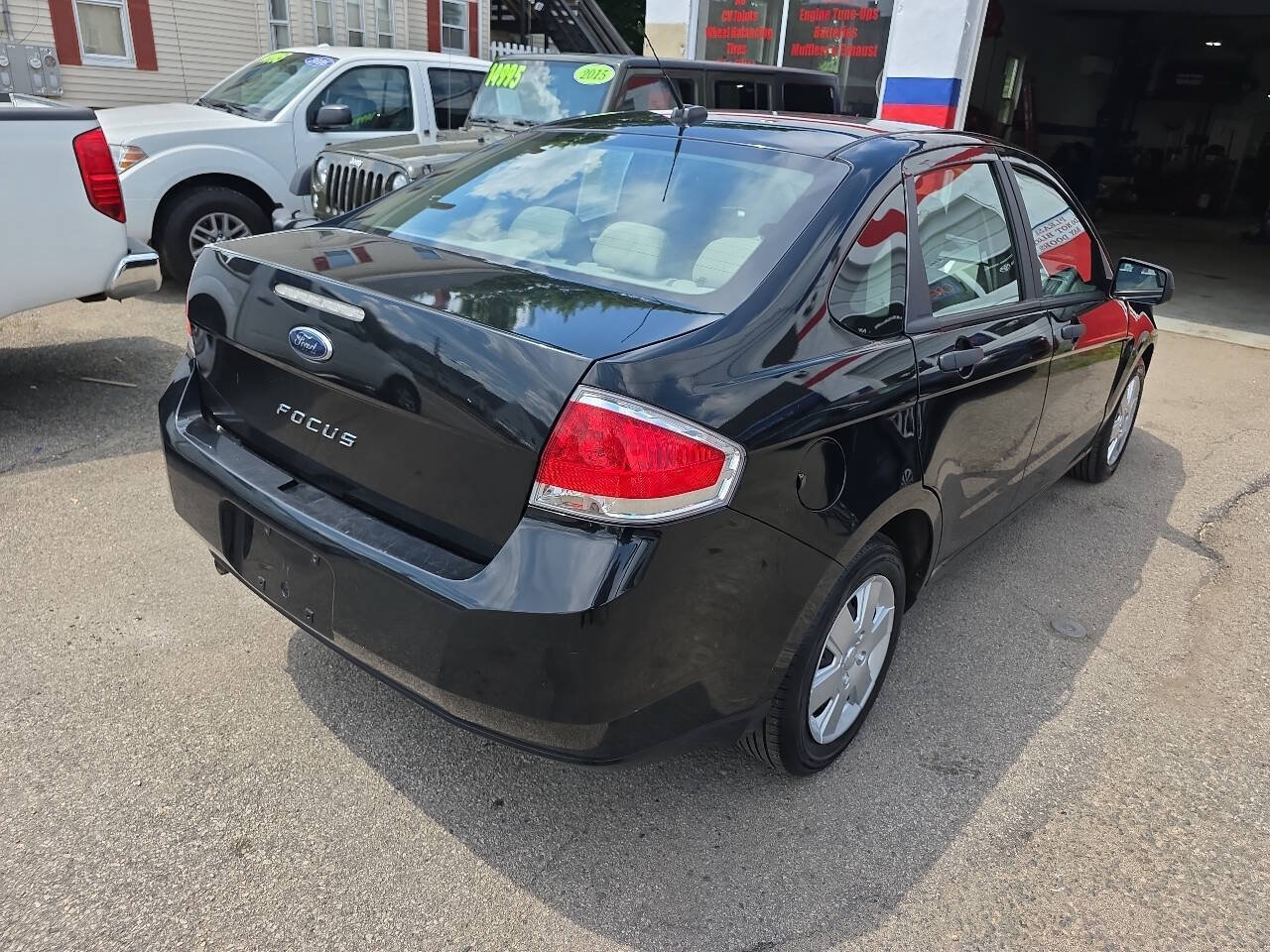 Used 2011 Ford Focus S FWD image 3