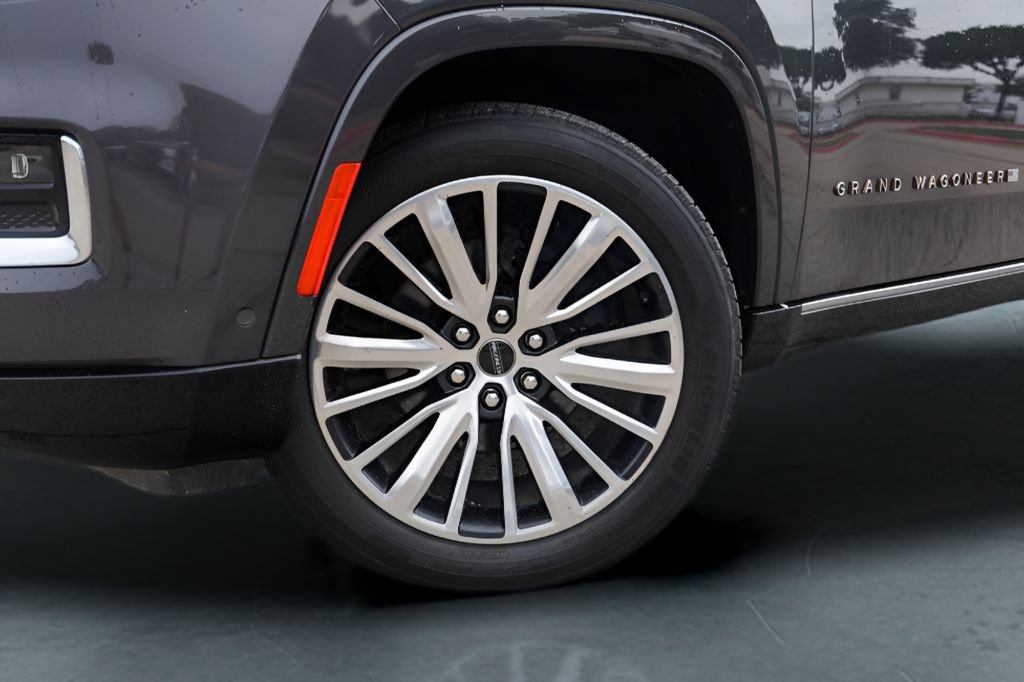 Used 2022 Jeep Grand Wagoneer Series III w/ Flexible Seating Group AWD/4WD image 4