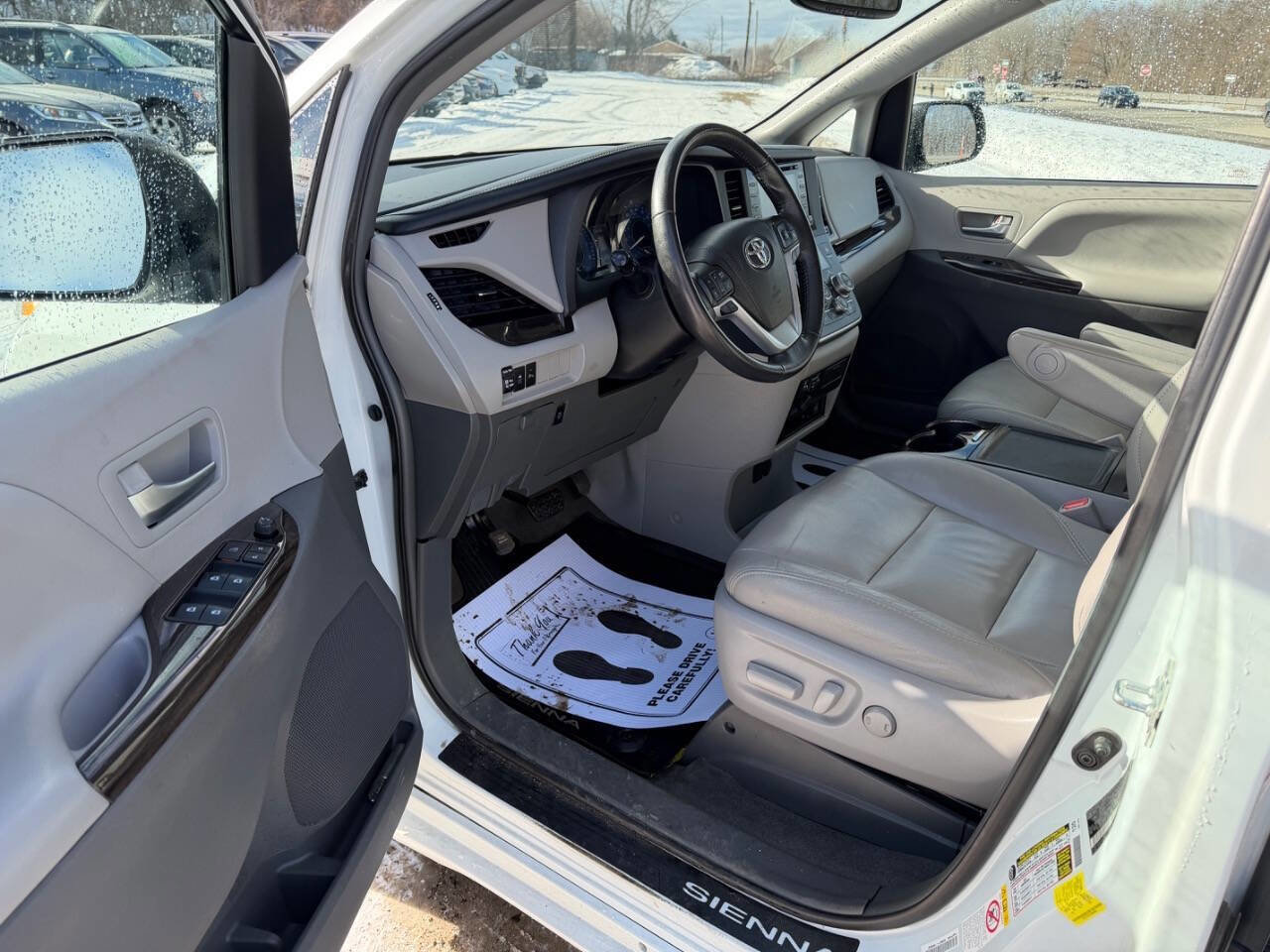 Used 2018 Toyota Sienna XLE Premium w/ Protection Package image 8