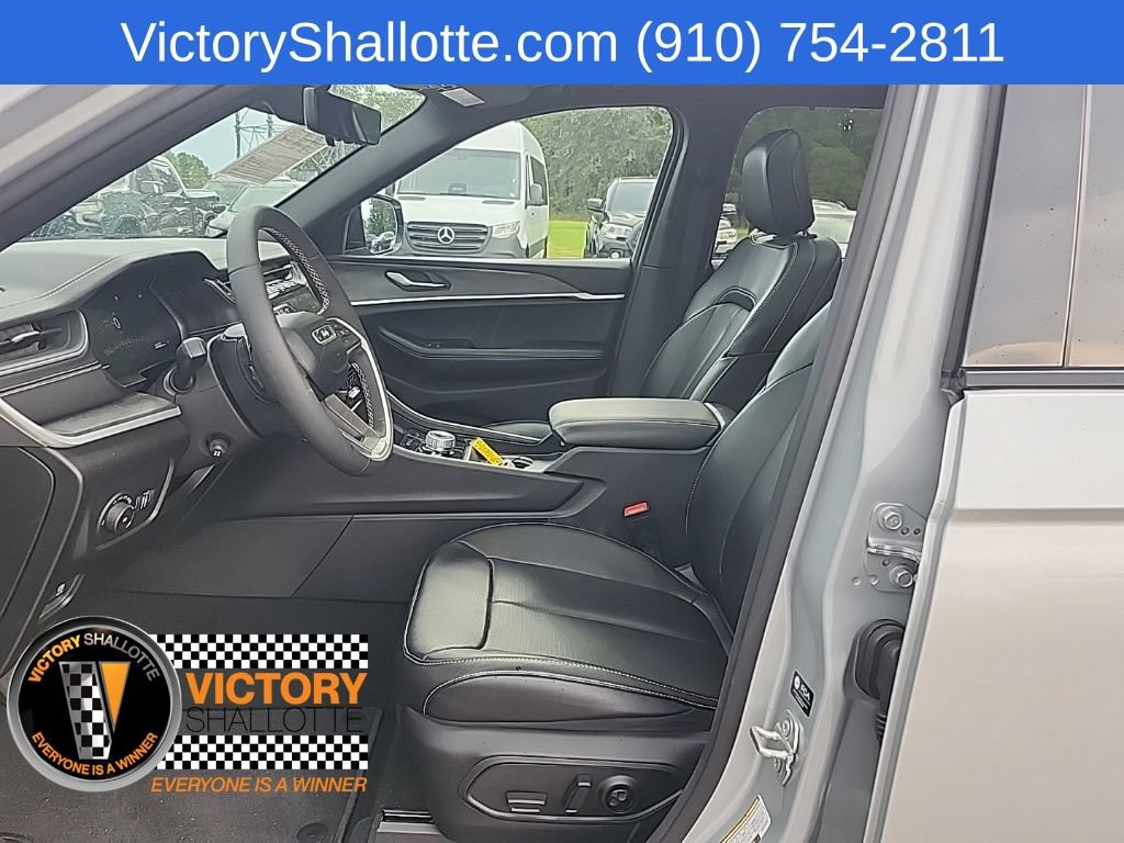 Certified 2025 Jeep Grand Cherokee Limited w/ Luxury Tech Group II AWD/4WD image 15