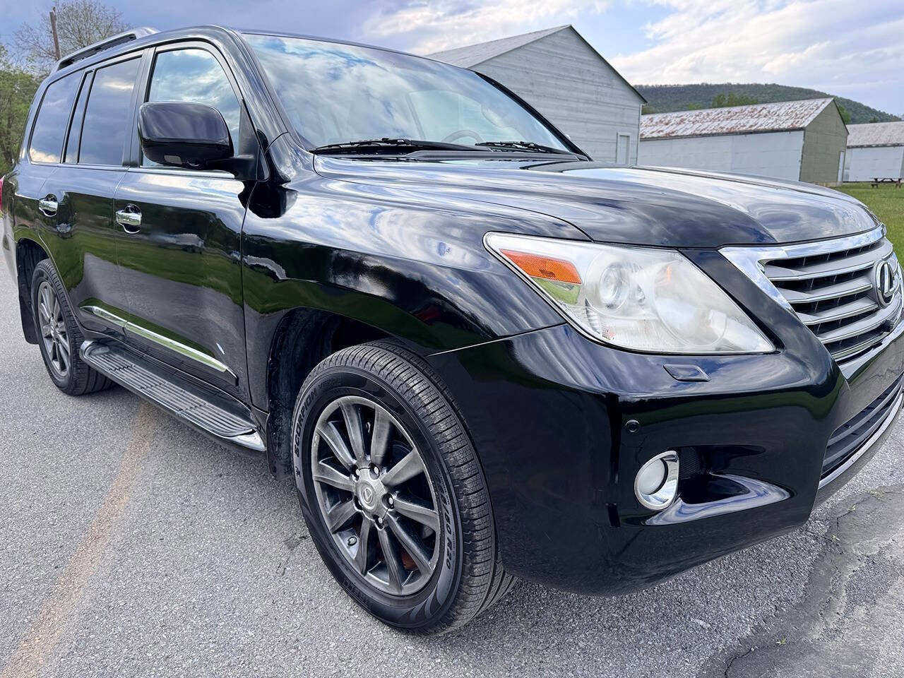 Used 2011 Lexus LX 570 4WD w/ Luxury Pkg