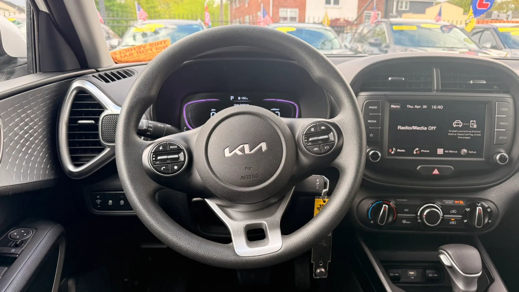 Used 2025 Kia Soul LX w/ LX Technology Package FWD image 17