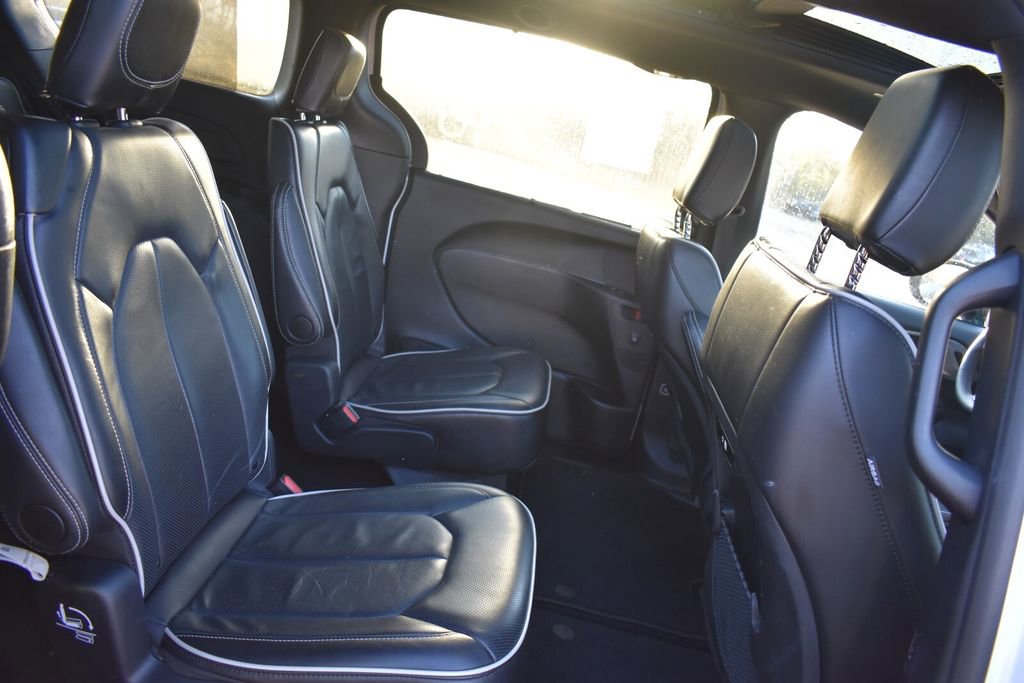 Used 2025 Chrysler Pacifica Limited FWD image 20