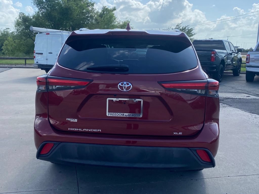 Used 2021 Toyota Highlander XLE FWD image 4