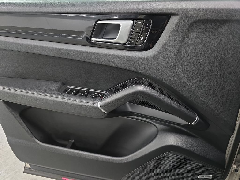 Certified 2020 Porsche Cayenne AWD/4WD image 23