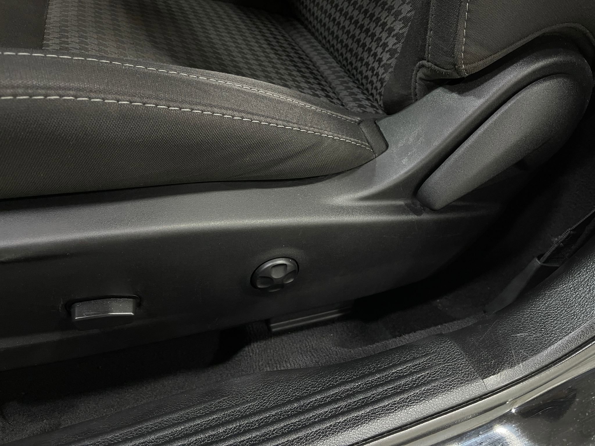 Used 2021 Dodge Challenger R/T RWD image 15