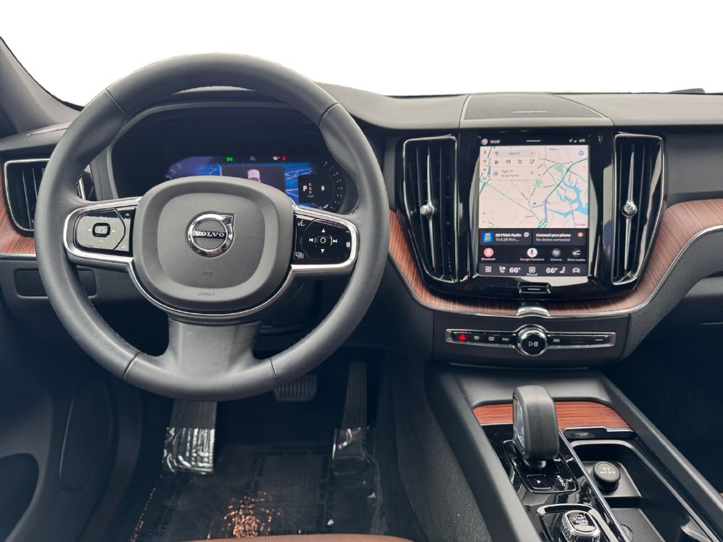 Certified 2024 Volvo XC60 B5 Plus w/ Protection Package Premier AWD/4WD image 28