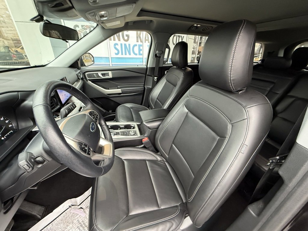 Used 2024 Ford Explorer XLT w/ Equipment Group 202A image 17