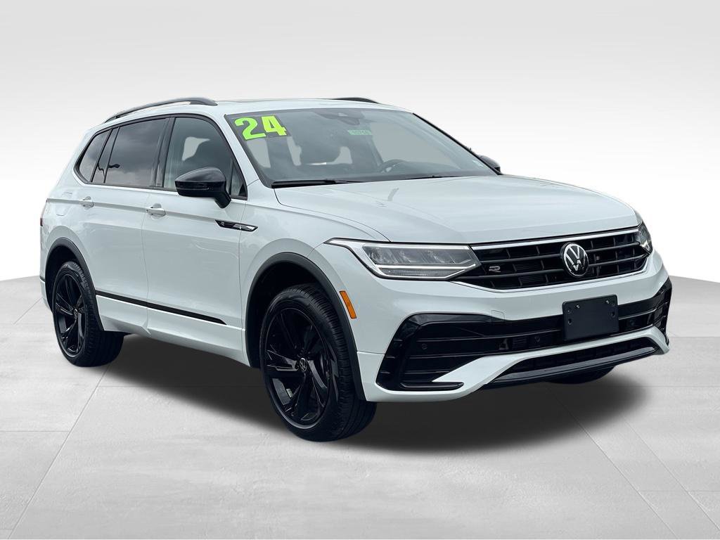 Used 2024 Volkswagen Tiguan SE R-Line AWD/4WD image 3