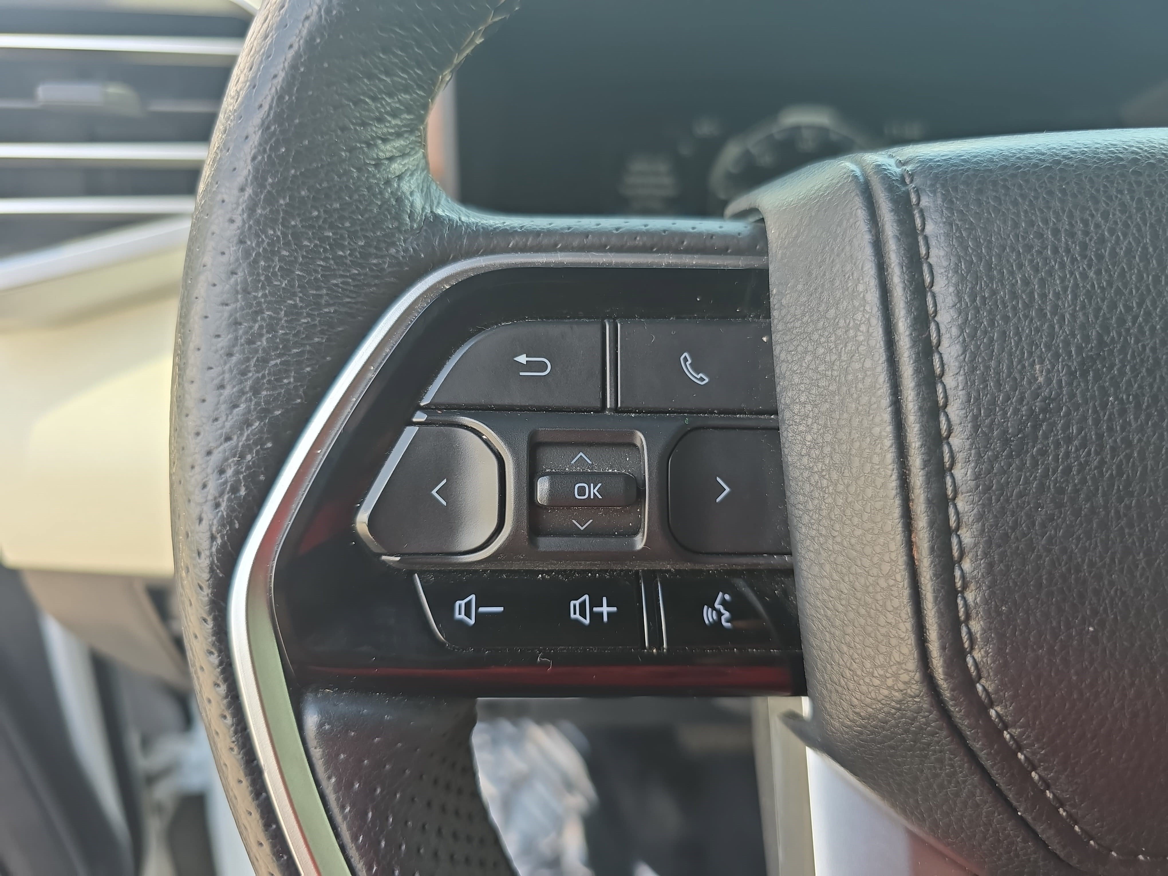 Used 2023 Toyota Sequoia Capstone AWD/4WD image 17