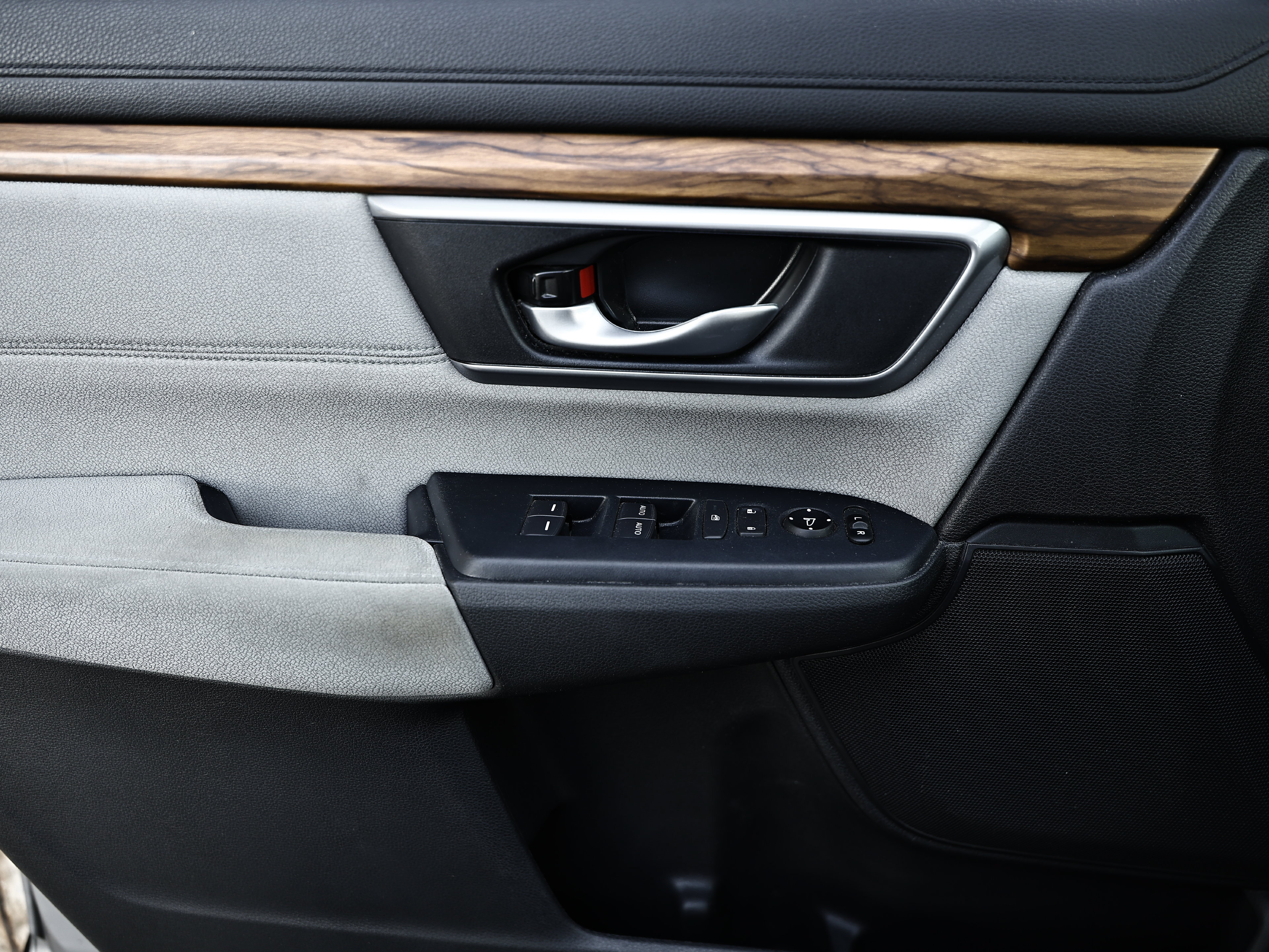 Used 2018 Honda CR-V EX image 12