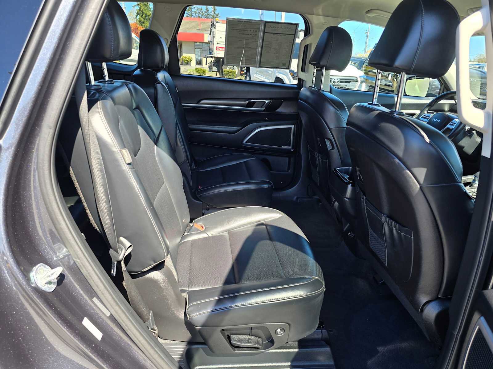 Used 2023 Kia Telluride S image 12