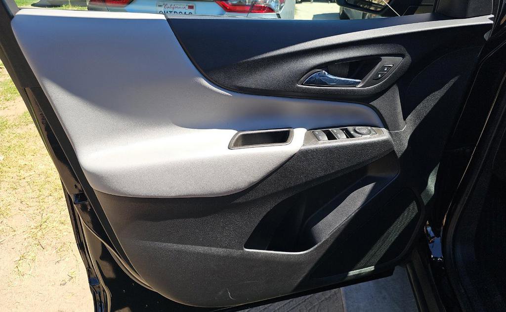 Used 2023 Chevrolet Equinox LS w/ LS Convenience Package image 9