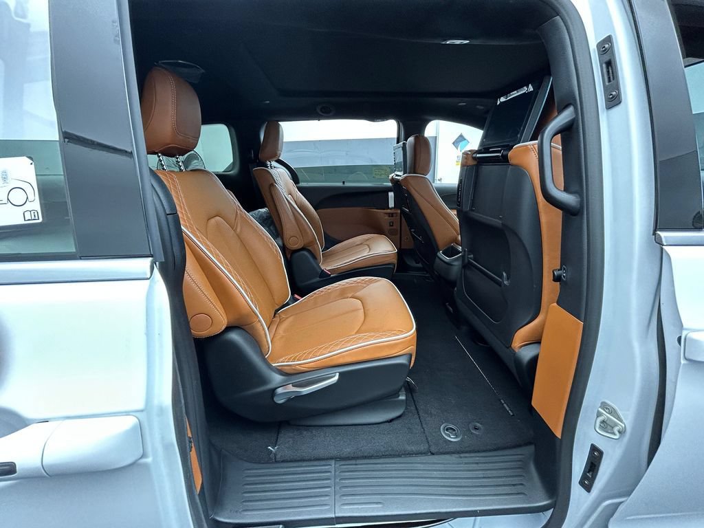 New 2026 Chrysler Pacifica Pinnacle FWD image 38