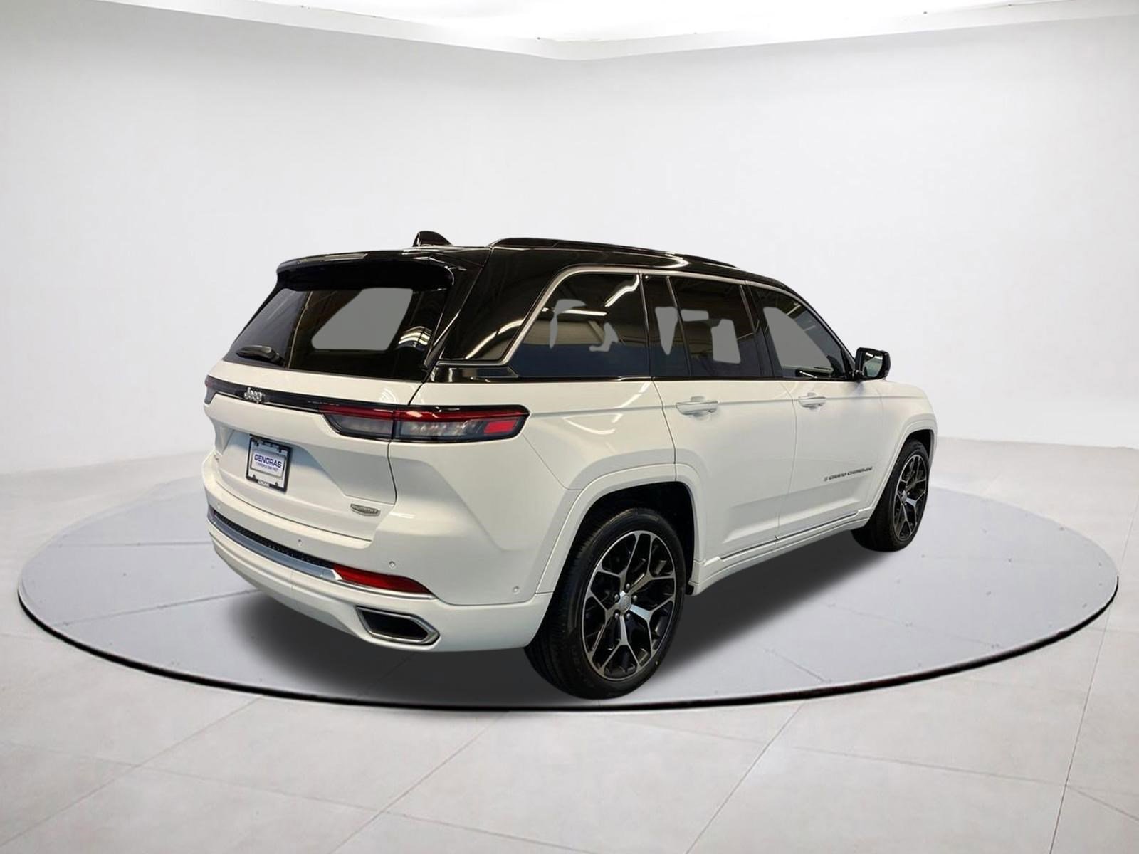 Certified 2024 Jeep Grand Cherokee Summit AWD/4WD image 6