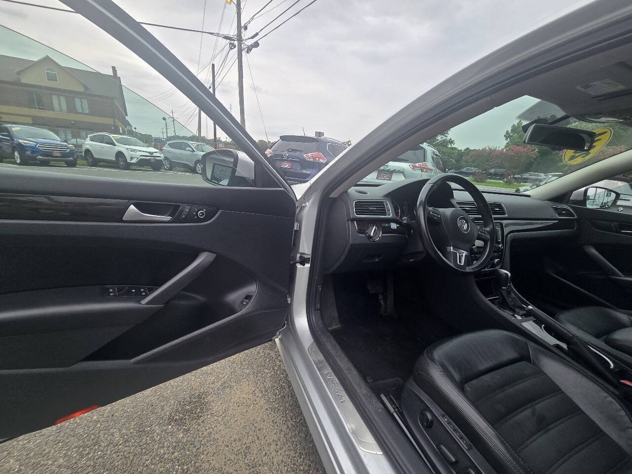 Used 2014 Volkswagen Passat TDI SEL Premium FWD image 17