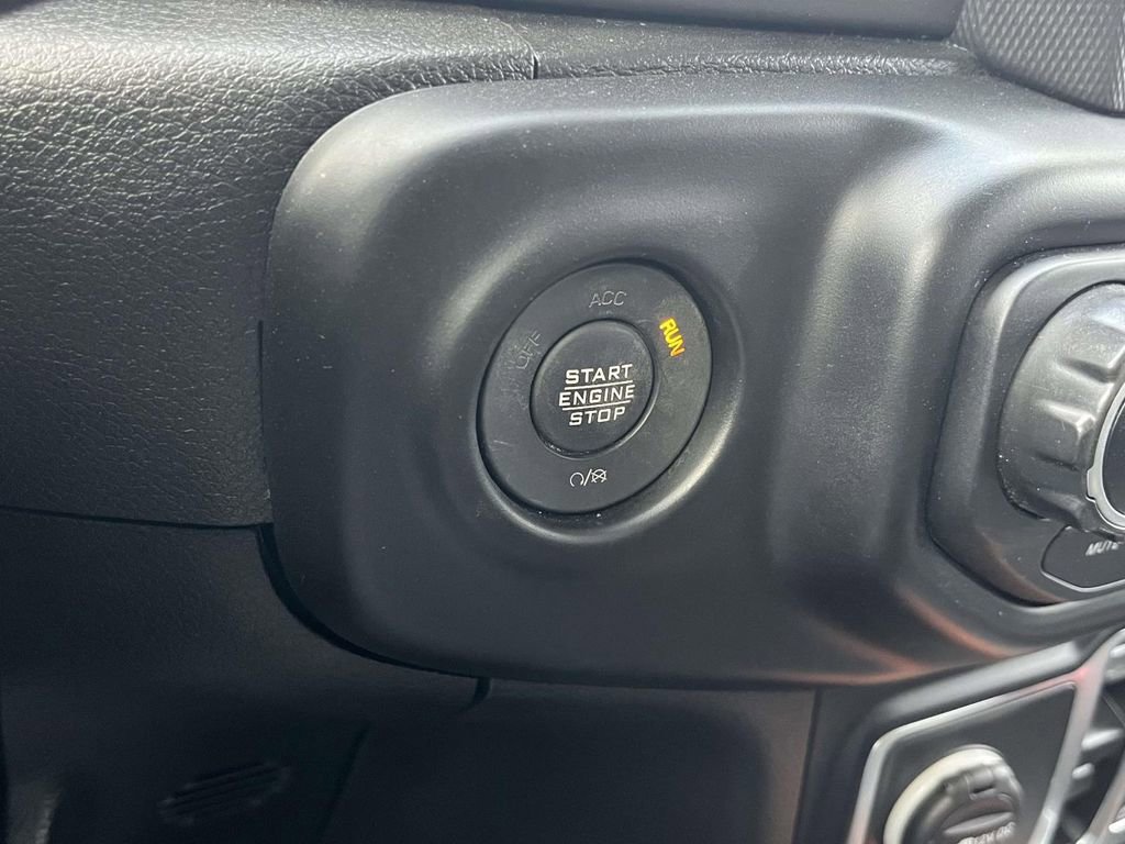 Used 2023 Jeep Gladiator Sport image 33