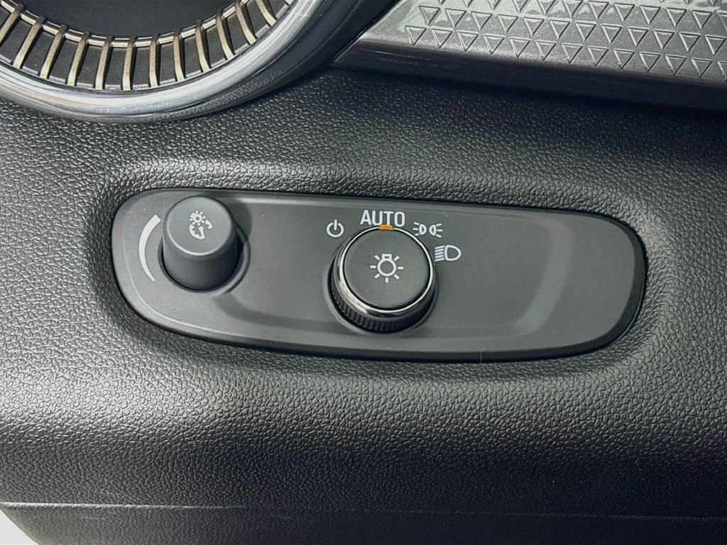 Certified 2026 Chevrolet Trax ACTIV w/ Sunroof Package FWD image 12