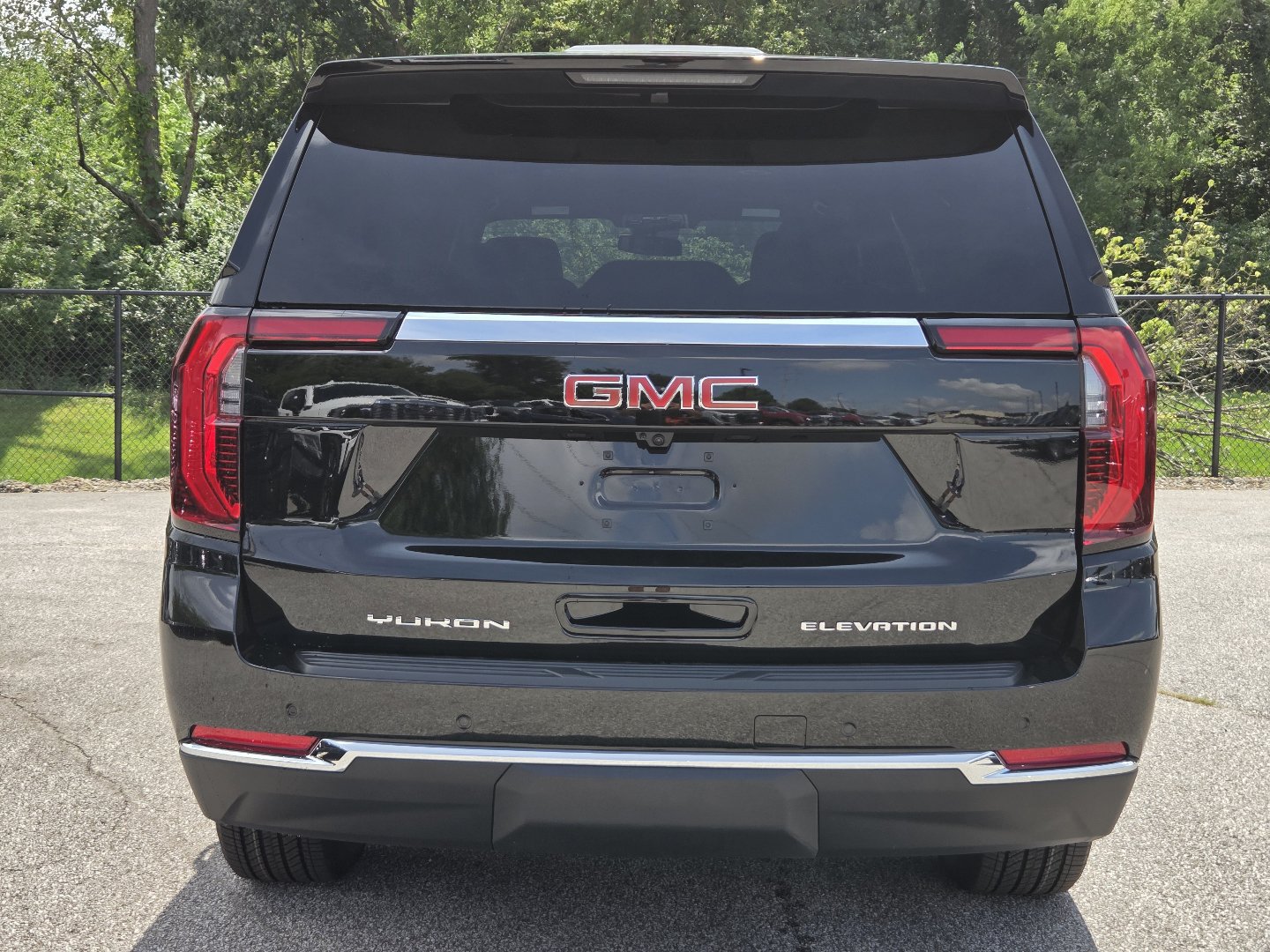 New 2026 GMC Yukon XL Elevation w/ LPO, Elevation Black Package AWD/4WD image 17