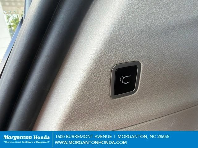 Used 2024 Chrysler Pacifica Touring-L FWD image 29
