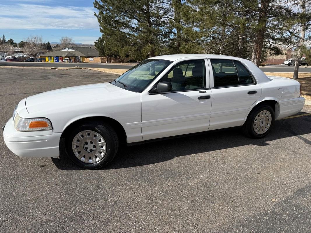 Used 2008 Ford Crown Victoria Standard image 3