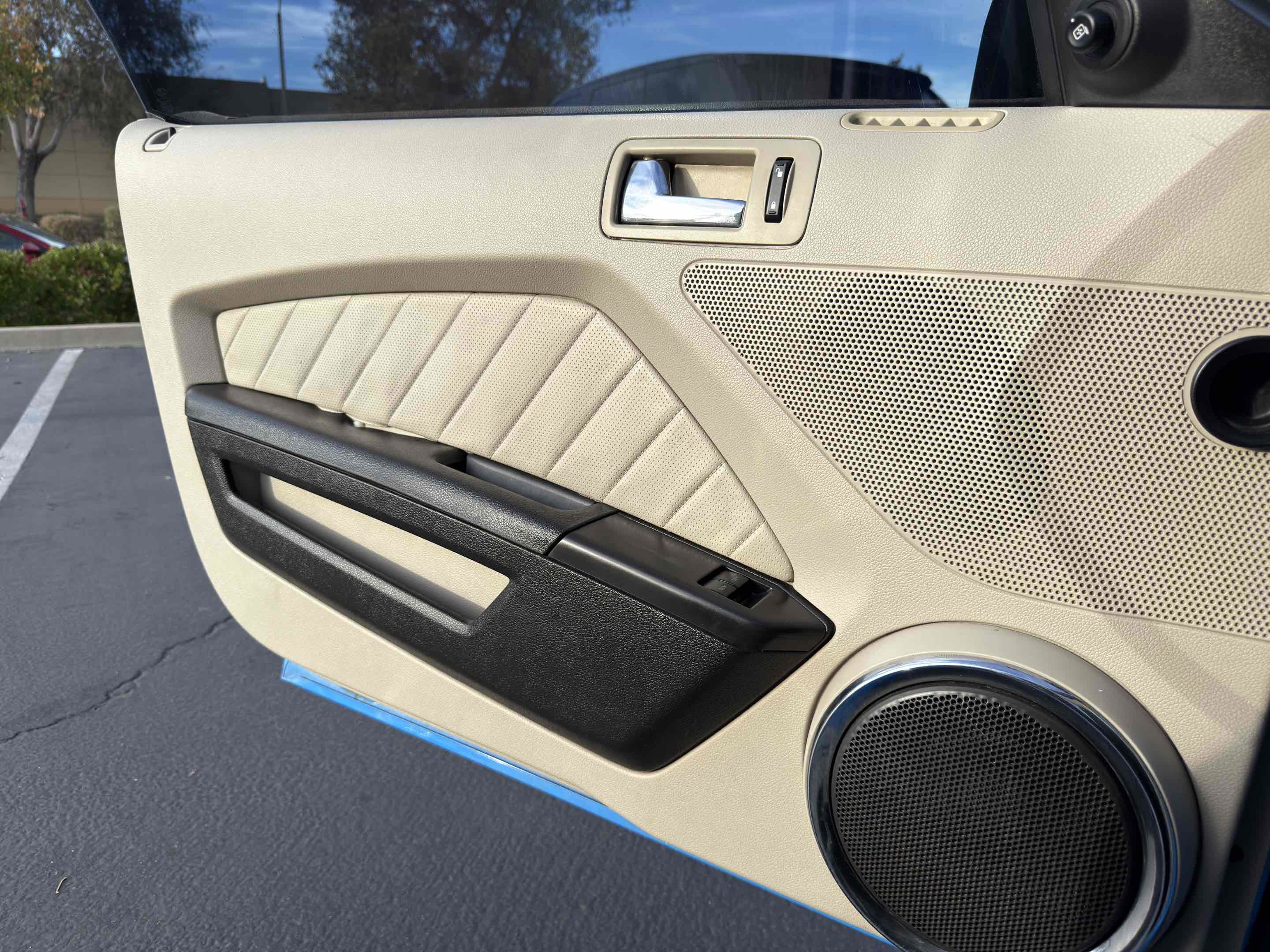 Used 2010 Ford Mustang Premium image 38