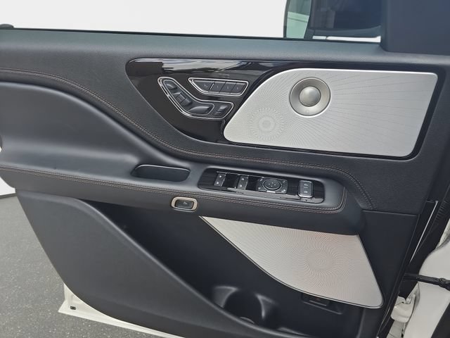 Used 2025 Lincoln Aviator Black Label w/ Jet Appearance Package AWD/4WD image 31