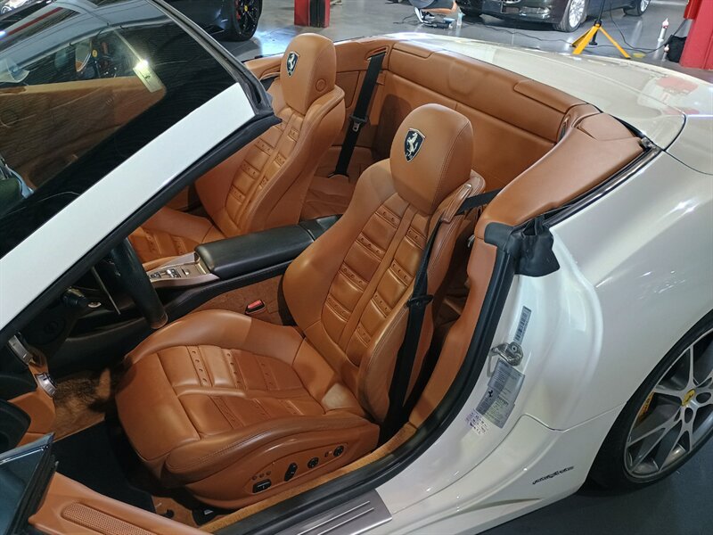 Used 2011 Ferrari California RWD image 13
