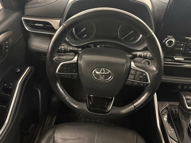 Used 2021 Toyota Highlander Limited image 17