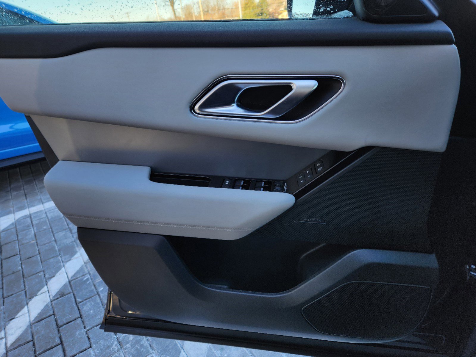 Certified 2025 Land Rover Range Rover Velar S image 23