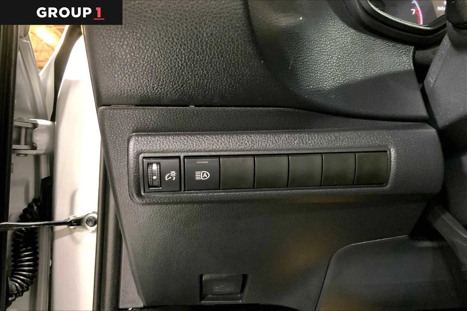 Certified 2025 Toyota Corolla SE image 34