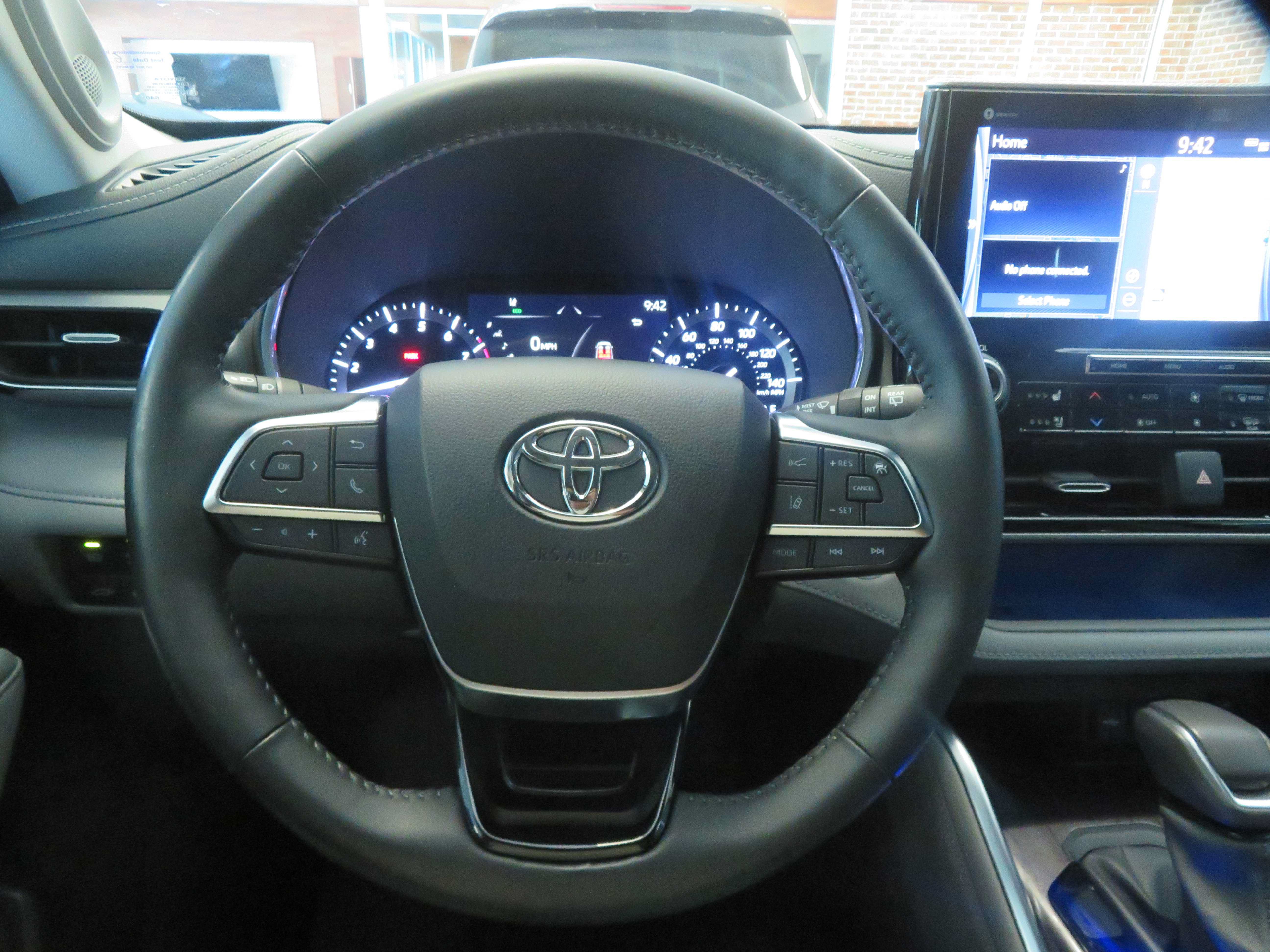 Used 2021 Toyota Highlander Platinum FWD image 36