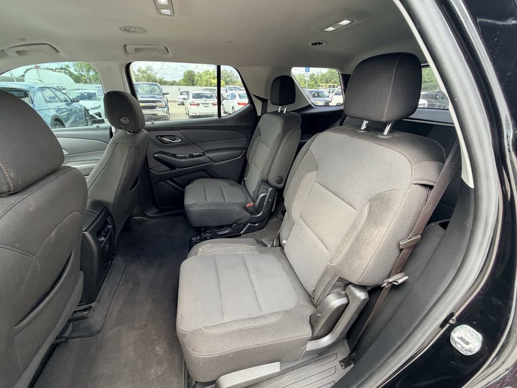 Used 2020 Chevrolet Traverse LT image 19