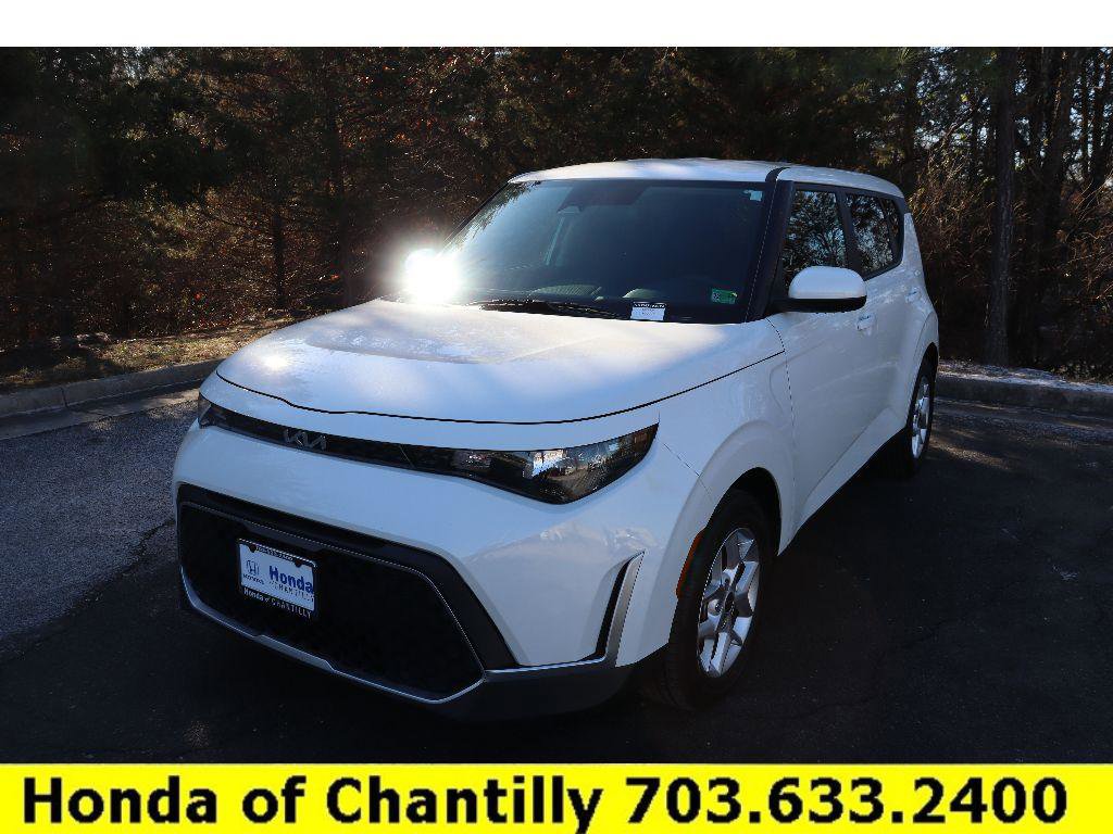 Used 2023 Kia Soul LX w/ LX Technology Package video 3