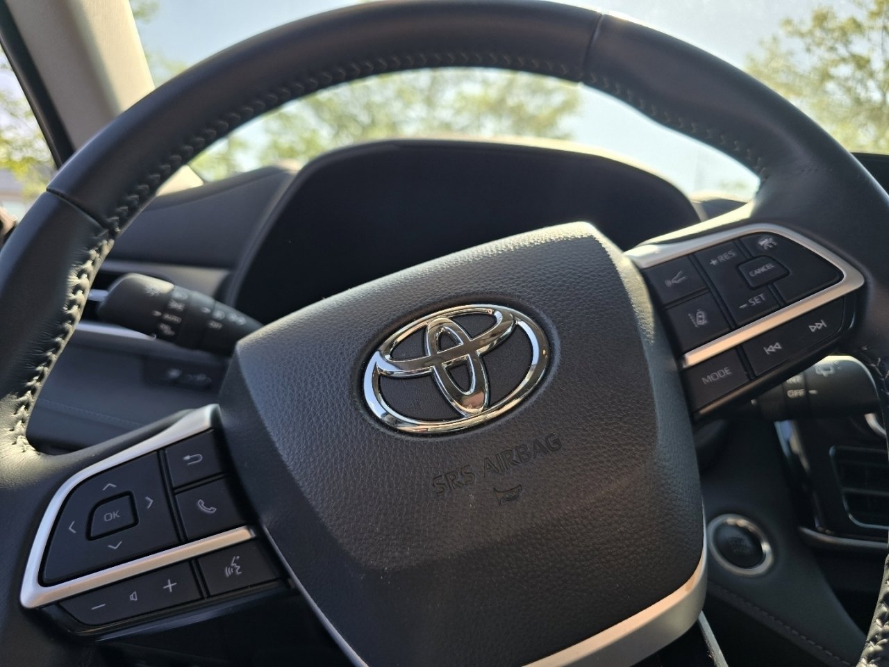 Certified 2025 Toyota Highlander LE image 22