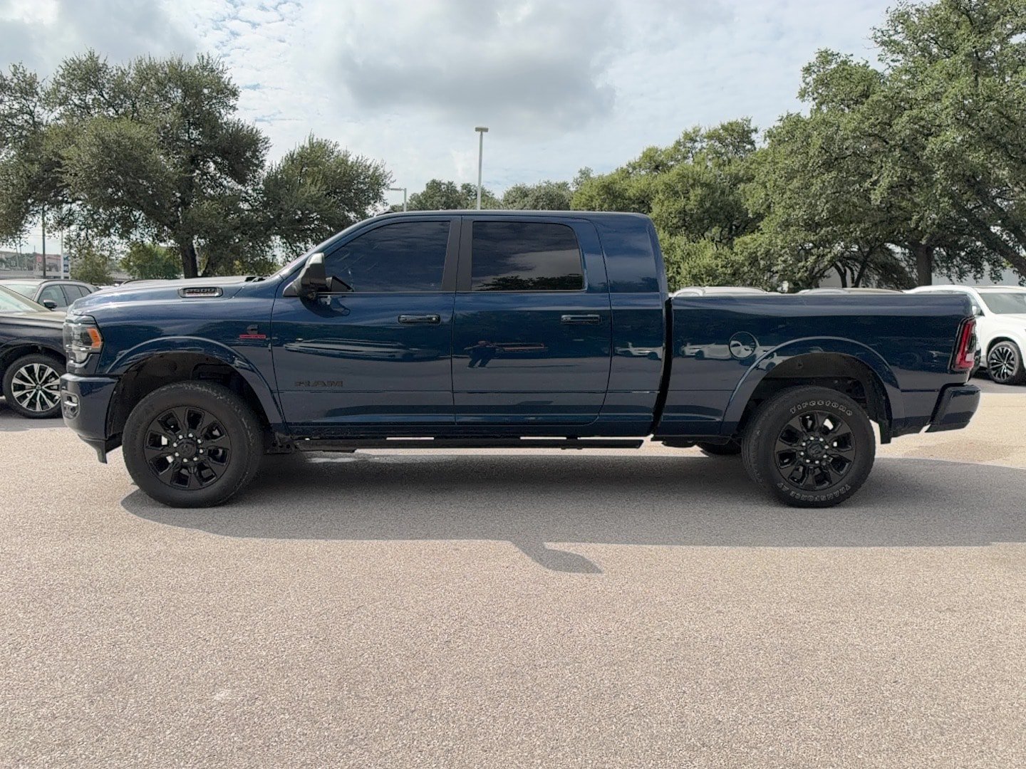 Used 2022 RAM 2500 Limited AWD/4WD image 3
