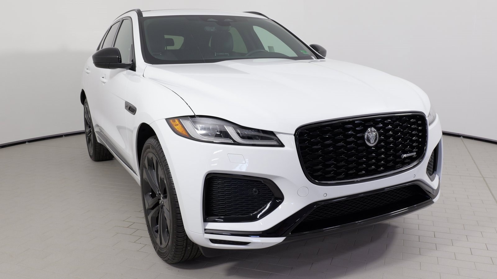 Used 2025 Jaguar F-PACE R-Dynamic S image 7