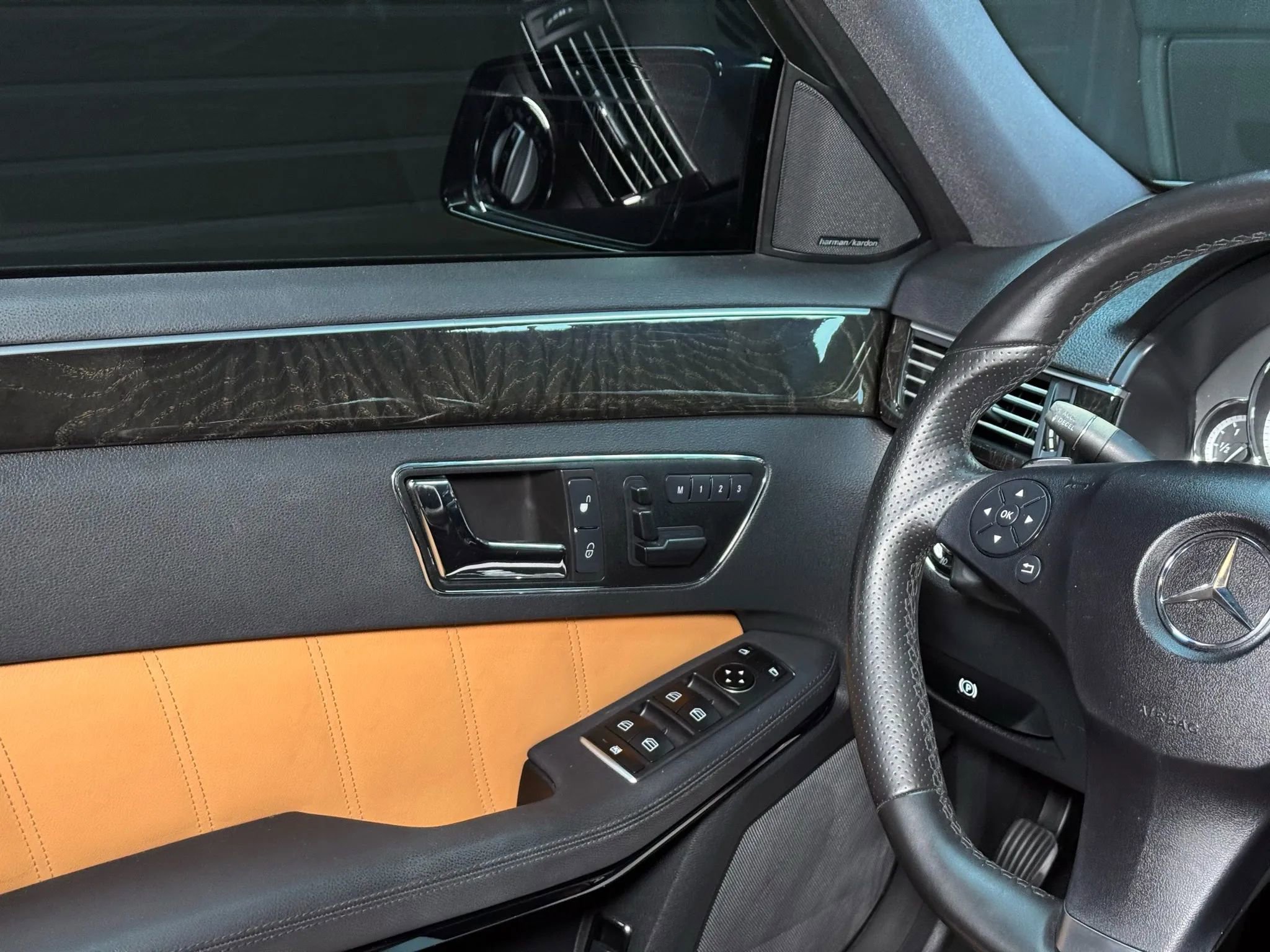 Used 2010 Mercedes-Benz E 550 Sedan image 28