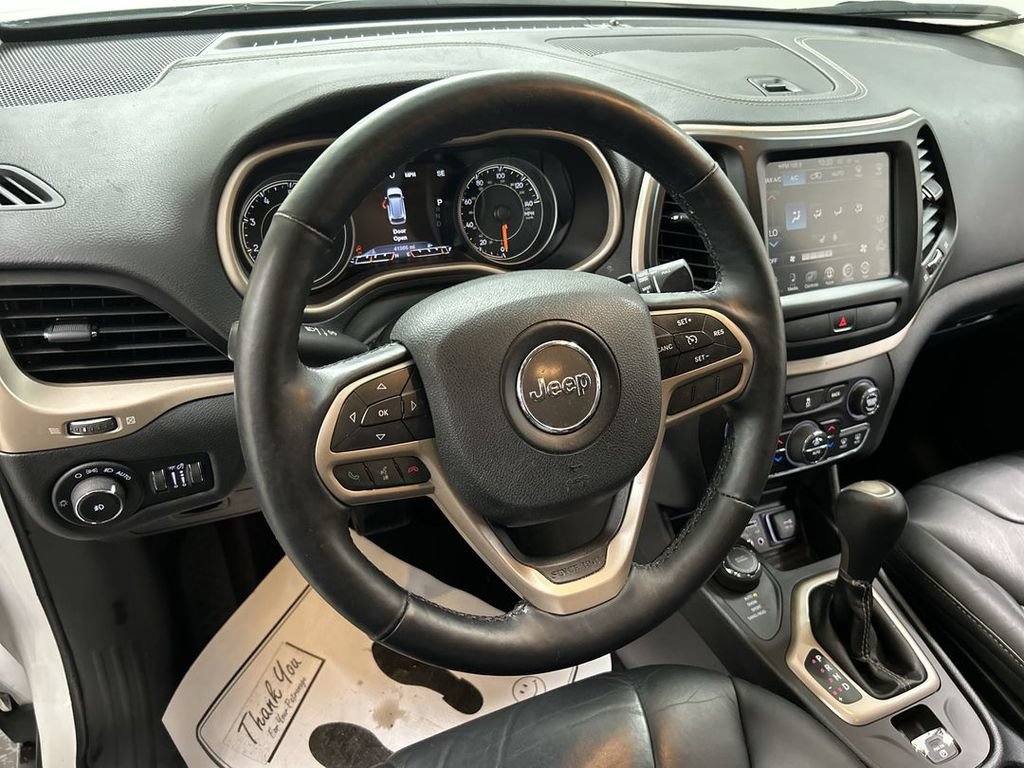 Used 2017 Jeep Cherokee Limited AWD/4WD image 4