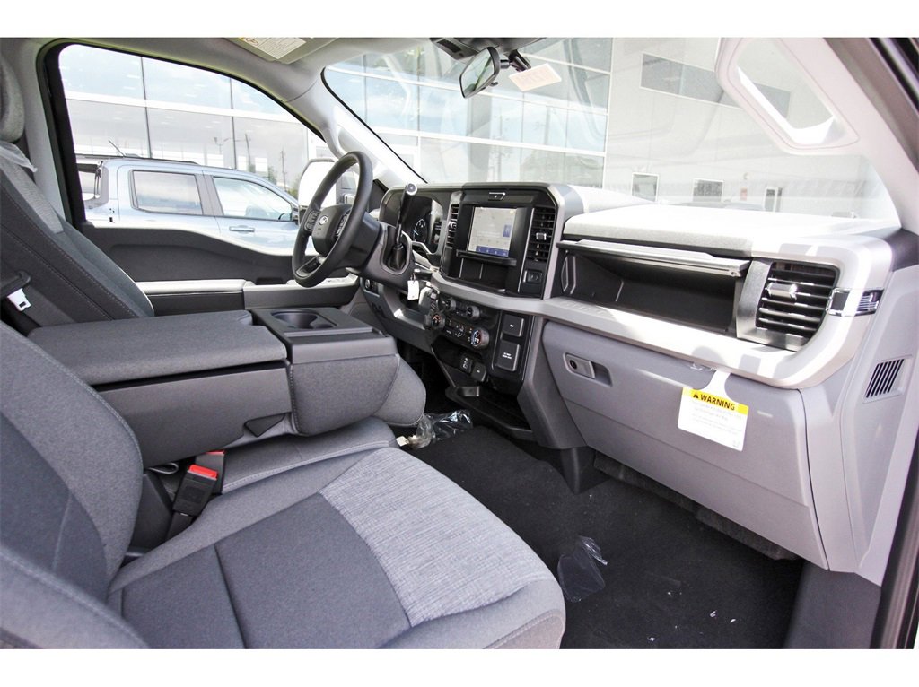 New 2025 Ford F550 2WD Regular Cab Super Duty w/ XLT Value Package image 9