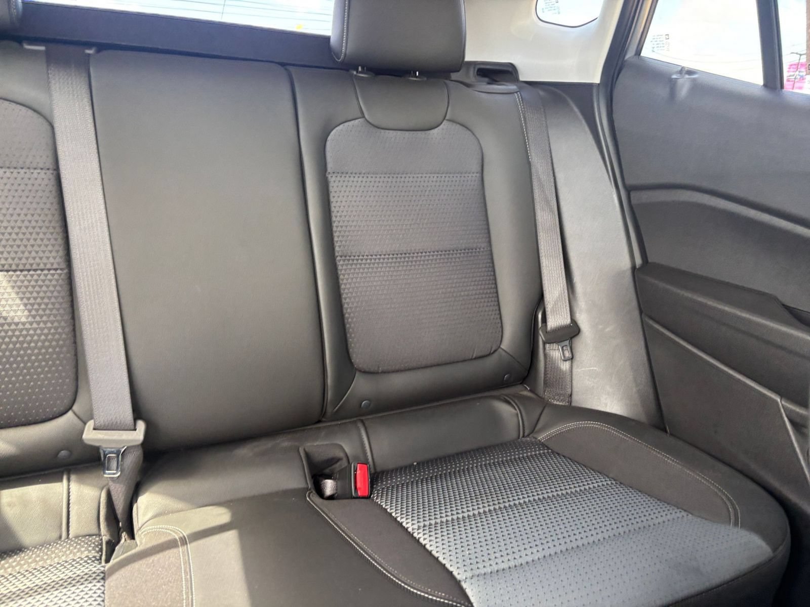 Used 2025 Chevrolet Trax LT FWD image 36