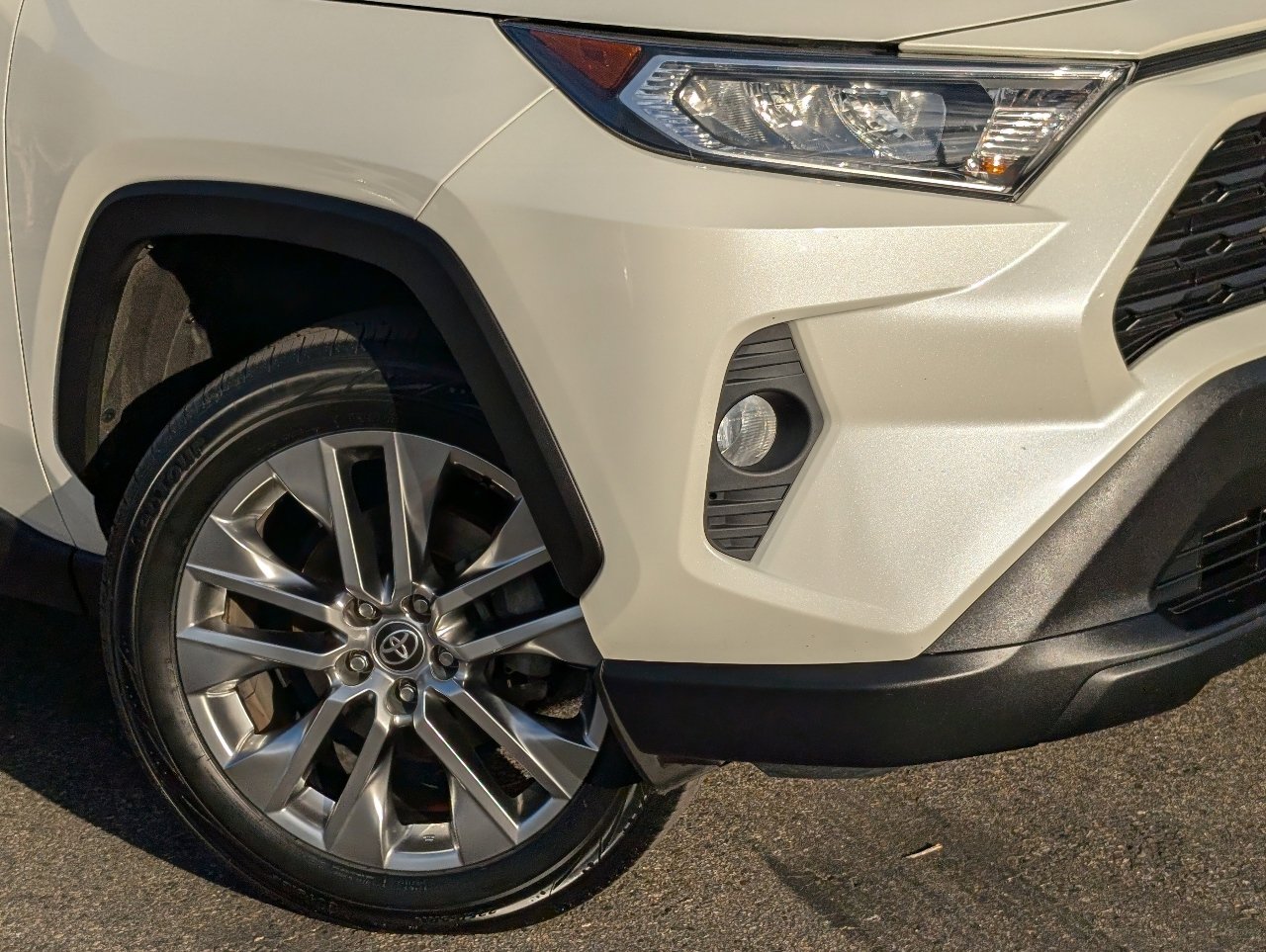 Used 2021 Toyota RAV4 XLE Premium image 10